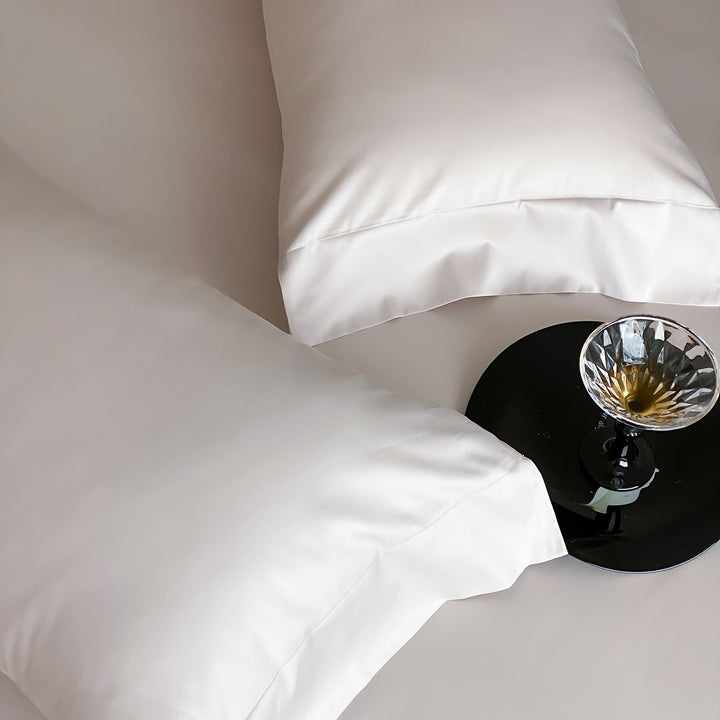 Premium cotton satin pillowcase set with hotel closure and fine piping