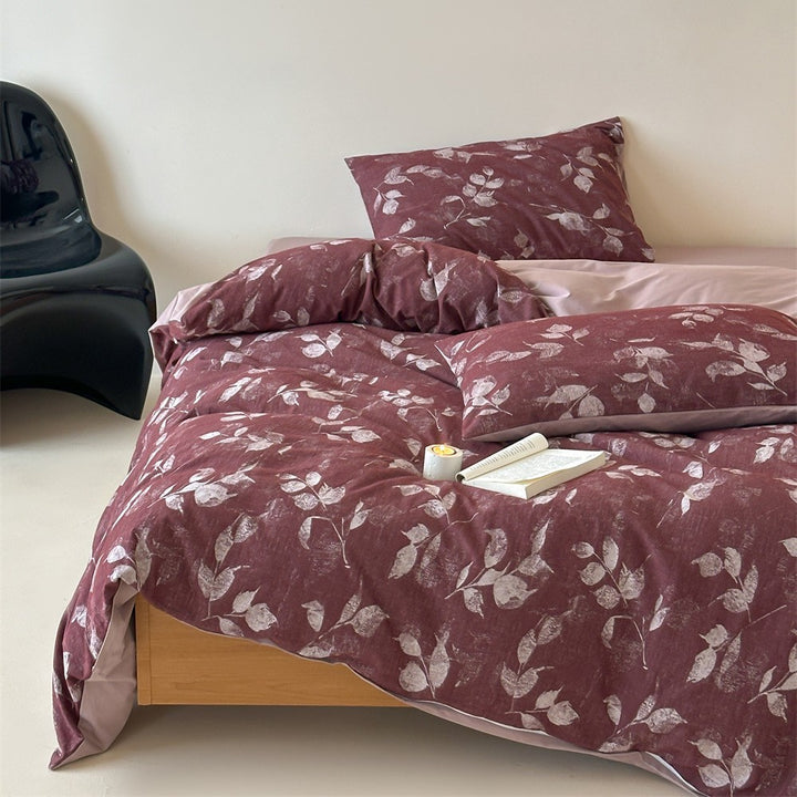 Bedding set made of washed cotton satin with a textured houndstooth pattern and reversible function