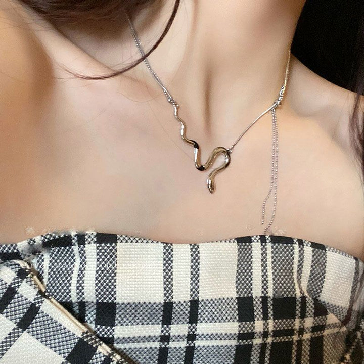 Silhouette Snake Pendant Necklace Bowlift