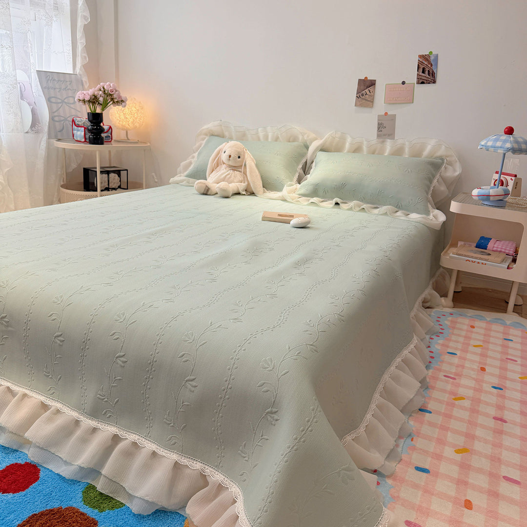 Quilted bedspread with ruffle and delicate floral quilting