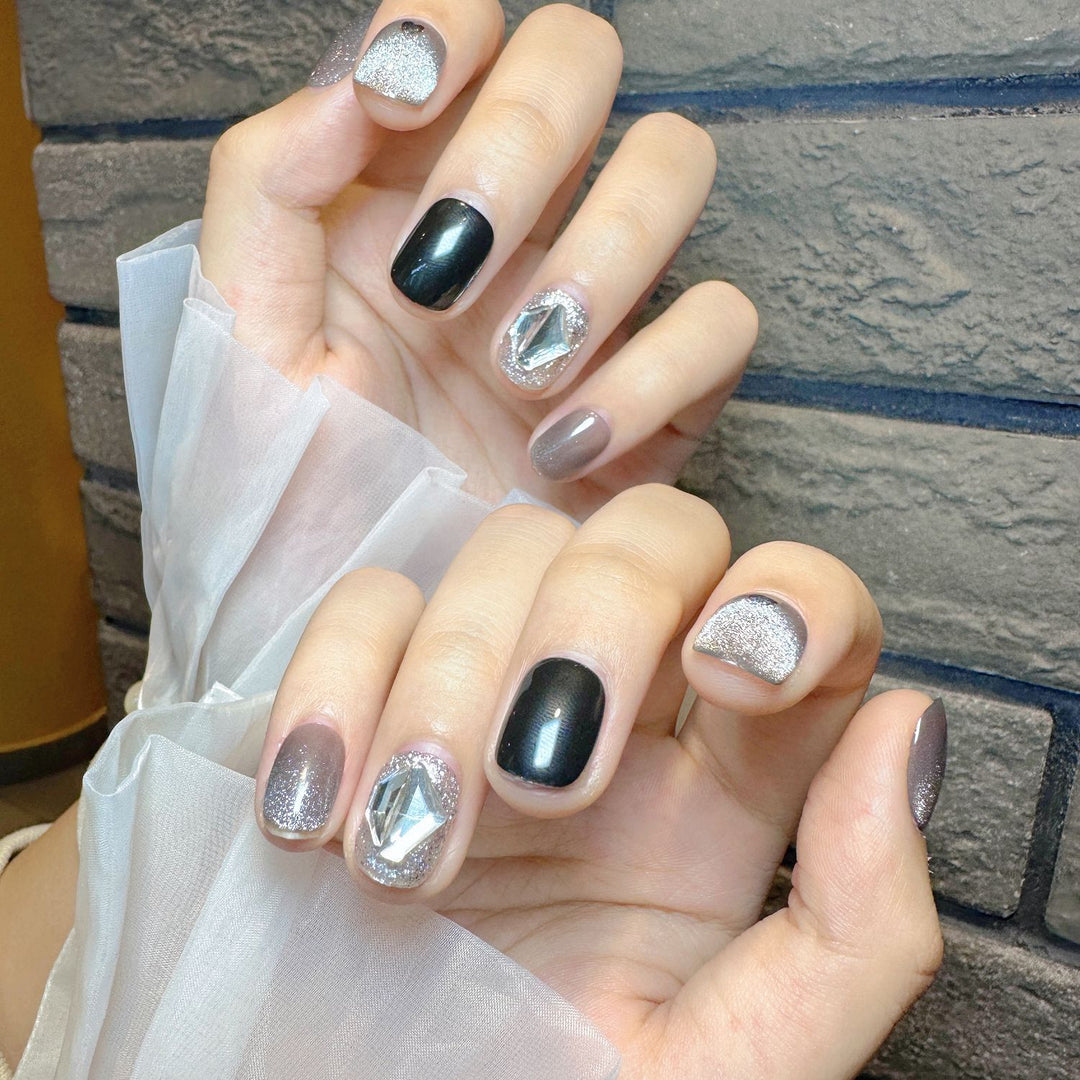 Glamorous Press-On Nail Design Bowlift