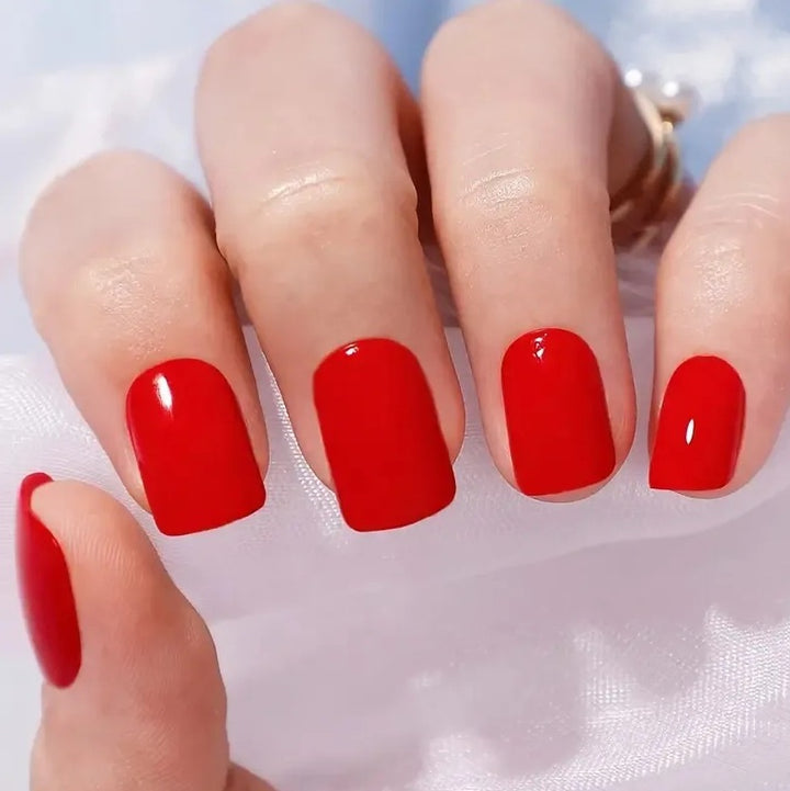 Stylish Glossy Nail Polish Bowlift