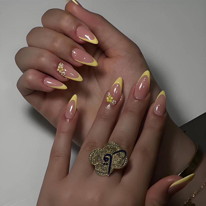 Acrylic Nail Set with Elegant Bows and Glamorous Accent Bowlift