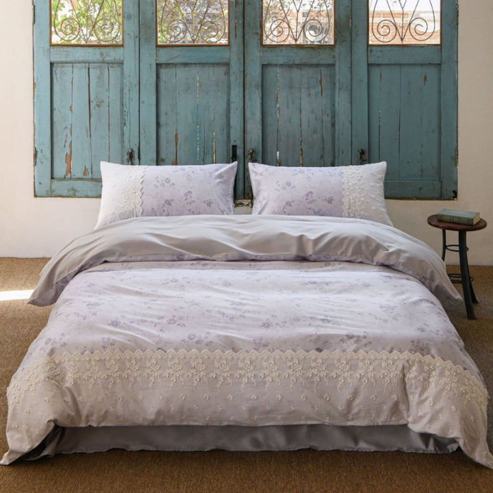 Luxurious cotton satin bedding set with floral all-over pattern, delicate lace and reversible feature