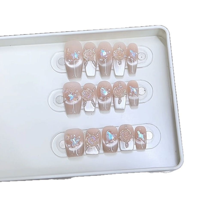 Elegant Floral Design Press-On Nail Set Bowlift