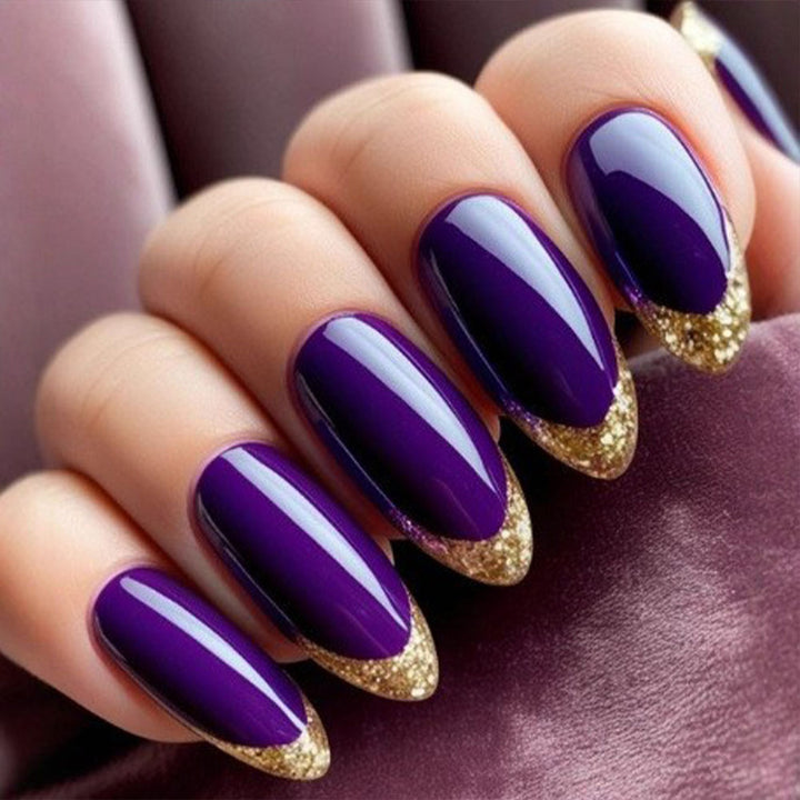Glamorous artificial nails with shiny and glittery tips Bowlift