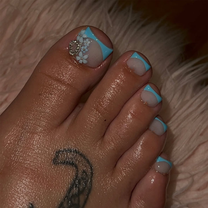 Artful toenail decoration with elegant gold accent Bowlift