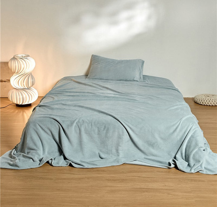 Microfiber cuddle blanket with velvety surface and extra large size