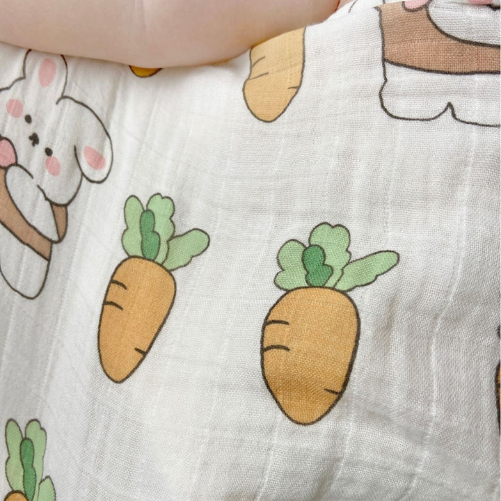 Muslin baby bedding and cuddly cloth set with teddy print