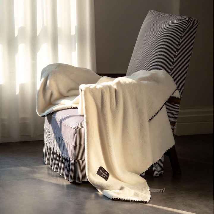 Plush Microfleece Throw Blanket with Reinforced Whipstitch Edge
