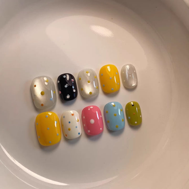 Decorative Dot Pattern Press-On Nail Set