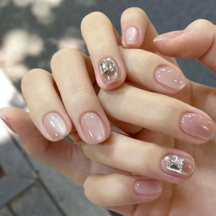 Glossy Nail Art Set with Sparkling Glitter Accents Bowlift