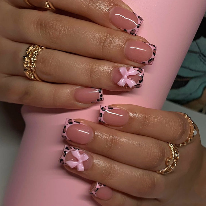 Nail set with playful bow design and lively animal accent Bowlift