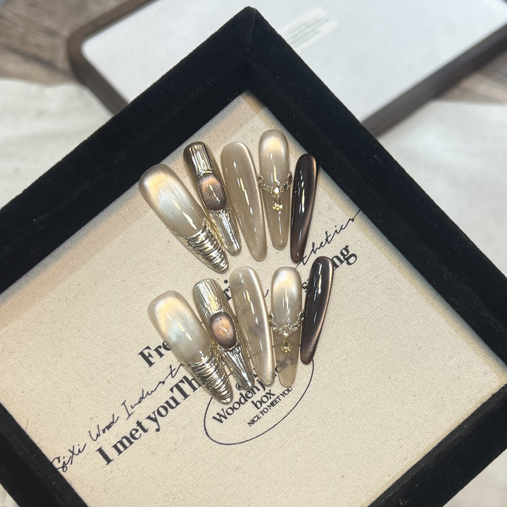 Artistic Press-On Nail Set with Elegant Accents
