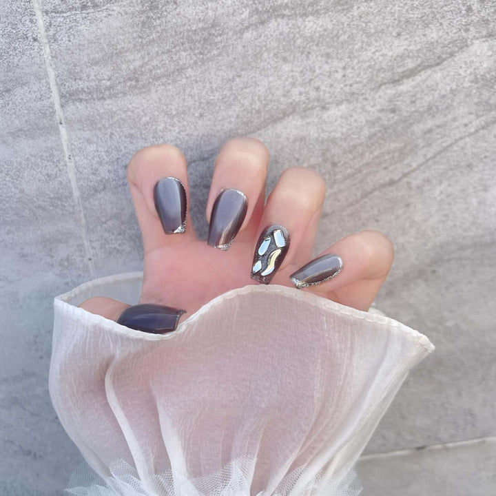 Luxury Press-On Nail Art Set with Elegant Design