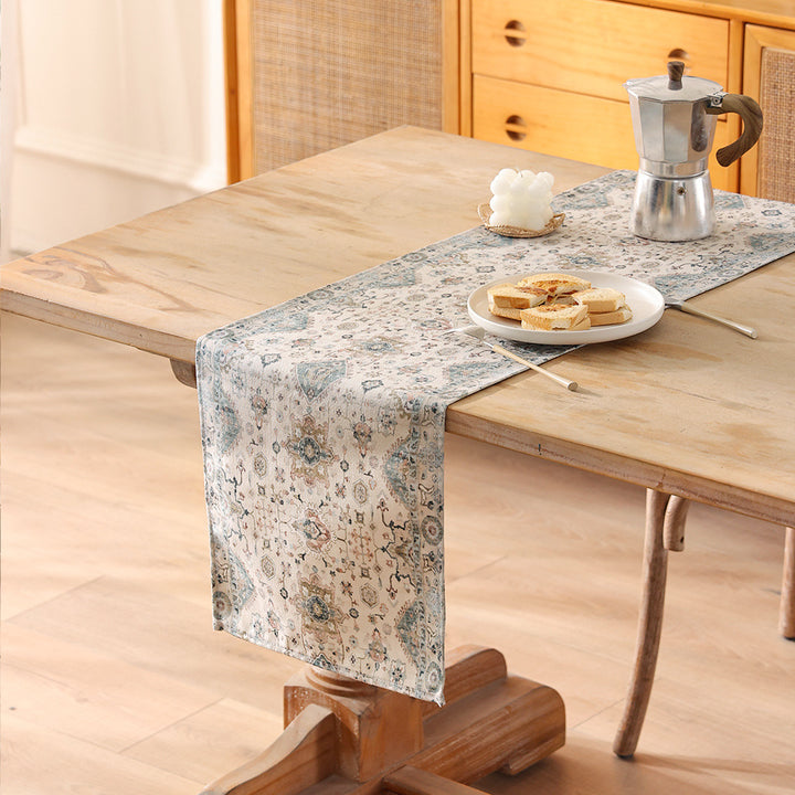 Table runner in Persian-inspired vintage pattern made of woven cotton blend Bowlift