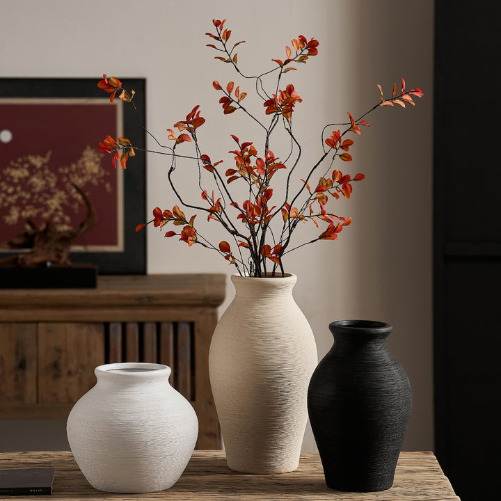 Elegant ceramic vase with textured design Bowlift