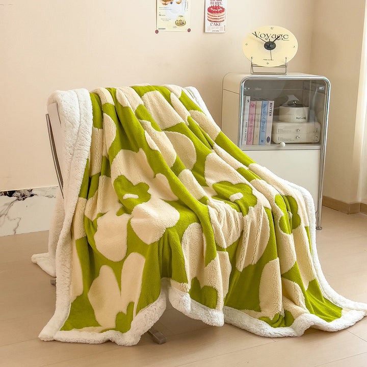 Cozy Floral Patterned Fleece Blanket