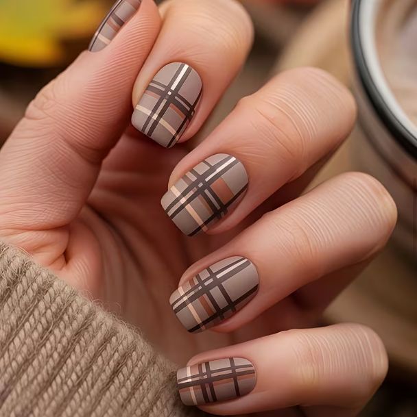 Trendy Plaid Pattern Nail Art Set Bowlift