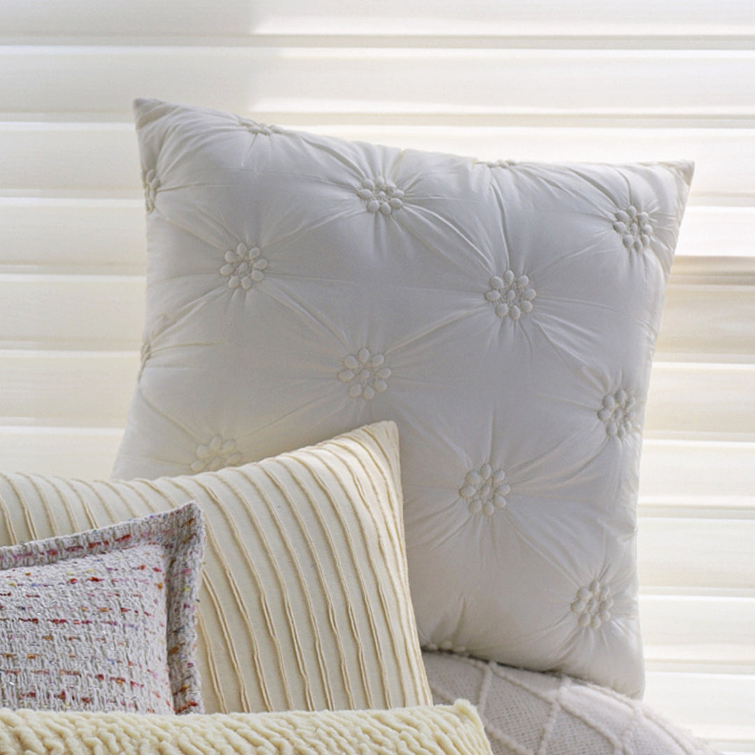 Rectangular decorative pillowcase made of teddy bouclé with ridged texture Bowlift