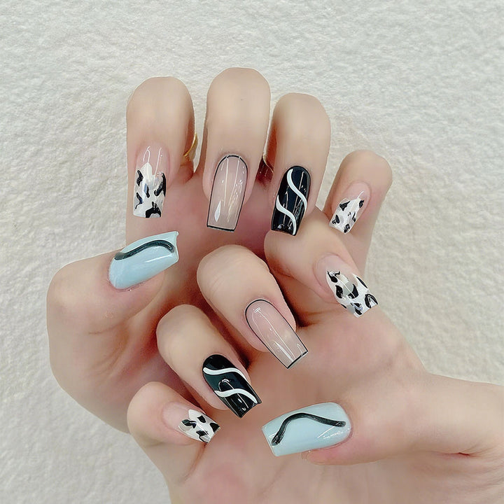 Artificial nails with modern black and white pattern Bowlift