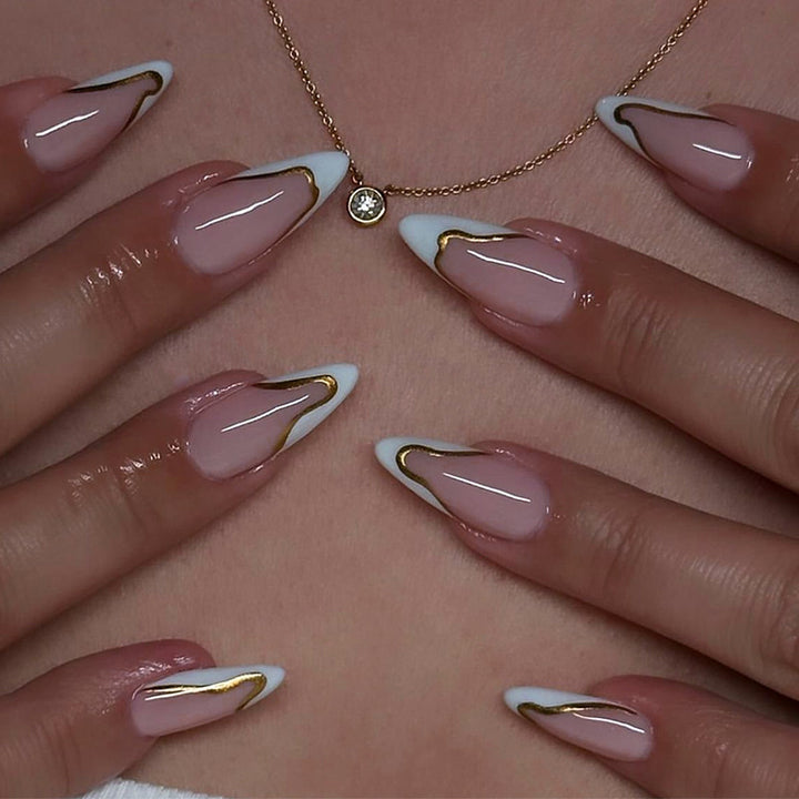 Artifical nail set with elegant gold trim and delicate pink Bowlift