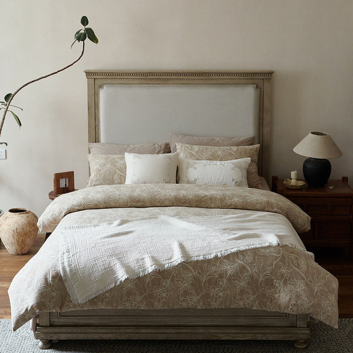 Luxurious linen-cotton bed linen set with floral jacquard and textured bedspread