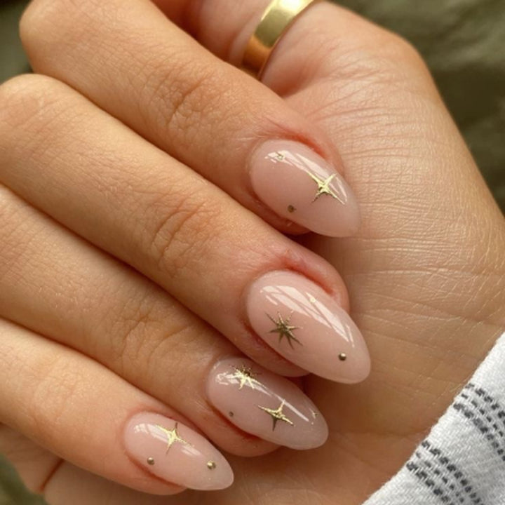 Artful stiletto nails with shiny star accents Bowlift