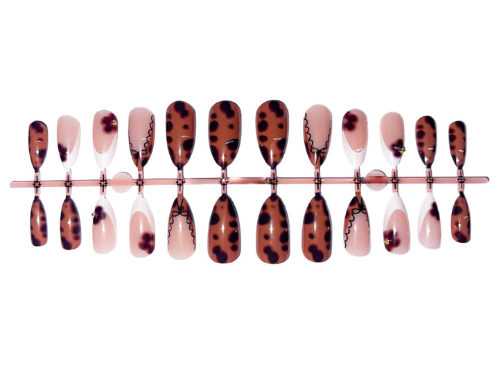Artificial nail set with elegant spot design Bowlift