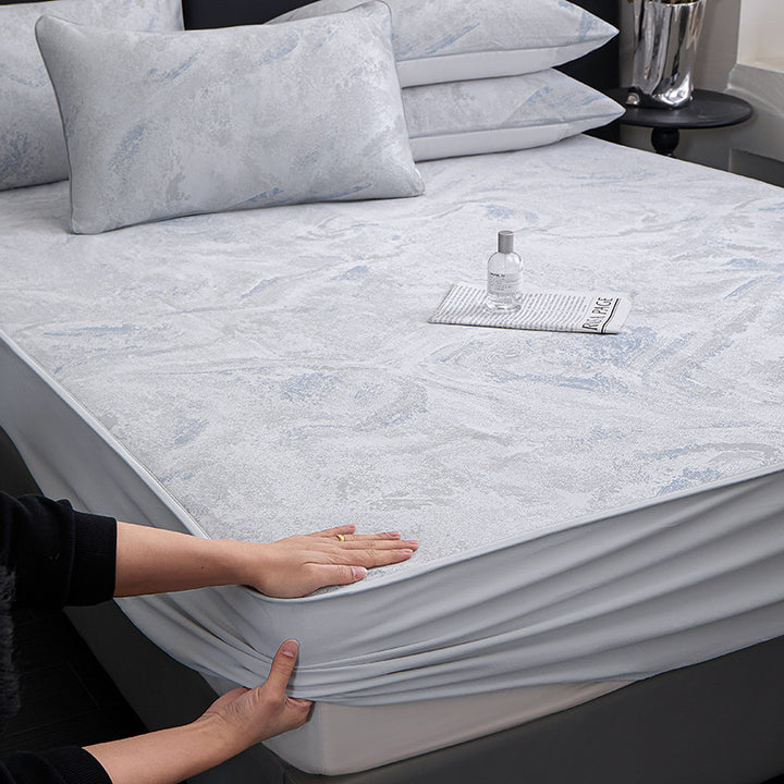 Breathable stretch mattress topper made of microfiber with a velvety surface and extra deep gusset