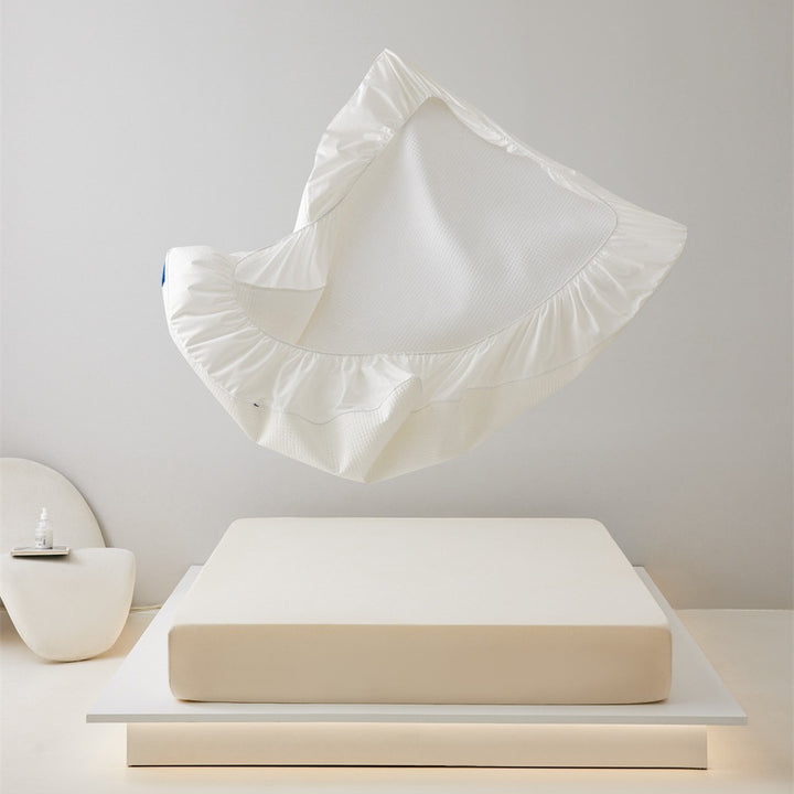 Padded mattress protector with quilting and all-around elastic band