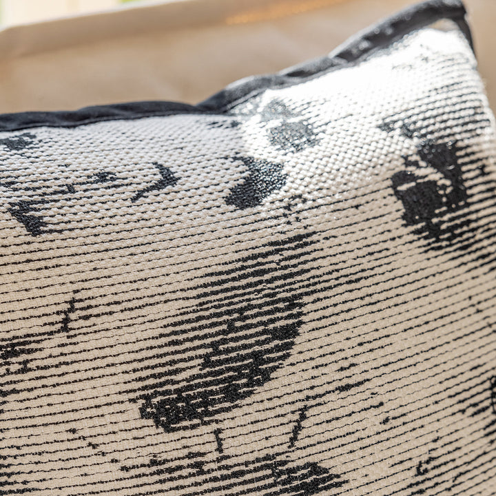 Decorative cushion with textured fabric