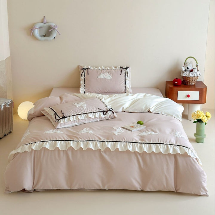 Bedding set with appliquéd cuddly rabbits, ruffle edge and soft cotton blend