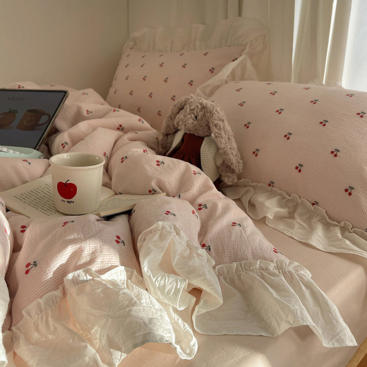 Vintage-style bedding set with cherry pattern and ruffled edge