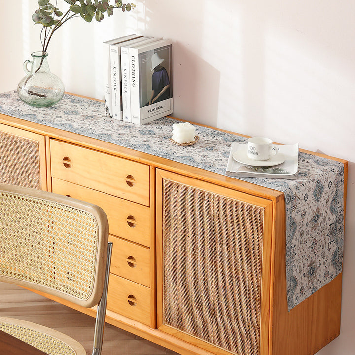 Table runner in Persian-inspired vintage pattern made of woven cotton blend Bowlift