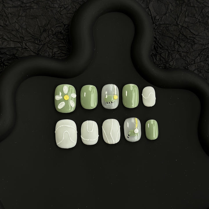 Floral-Inspired Press-On Nail Set  1791773802