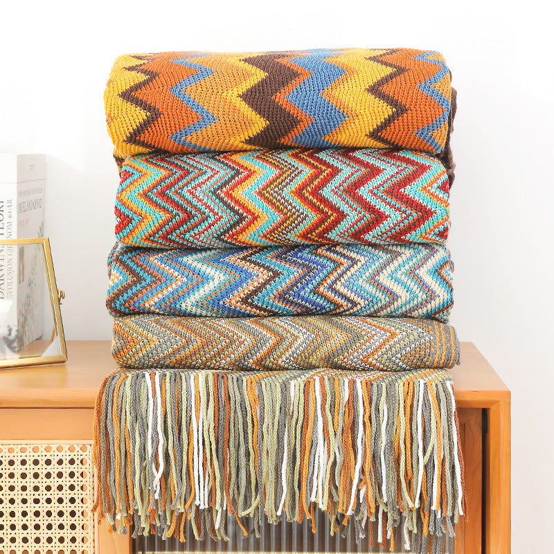 Ladies Decorative Zigzag Pattern Blanket Bowlift