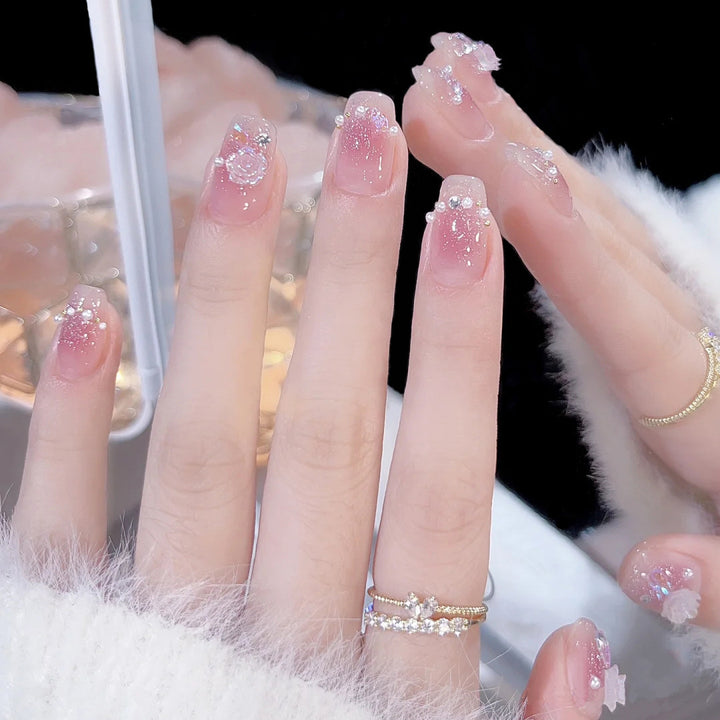 Artificial Glamorous Heart Nail Tips Bowlift