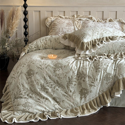 Luxurious Ruffled Bed Linen Set made of Jacquard with Vintage Damask Pattern