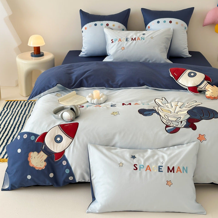 Children's bedding set with space travel appliqués and reversible function Bowlift