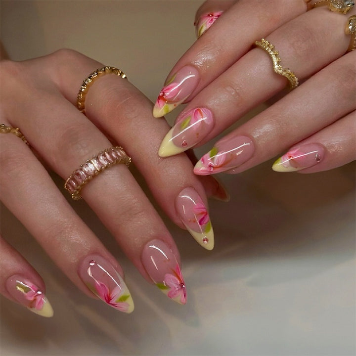 Artificial nail set with elegant floral accents Bowlift