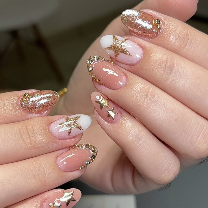 Elegant and sparkling nail art Bowlift