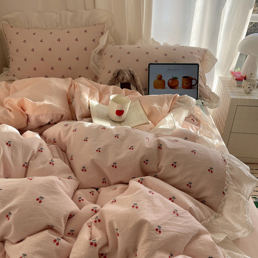 Vintage-style bedding set with cherry pattern and ruffled edge