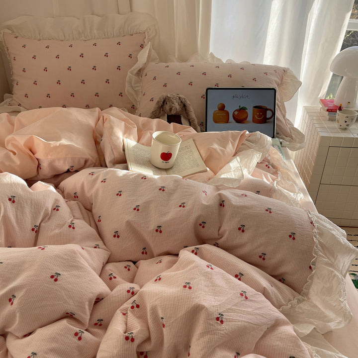 Vintage-style bedding set with cherry pattern and ruffled edge