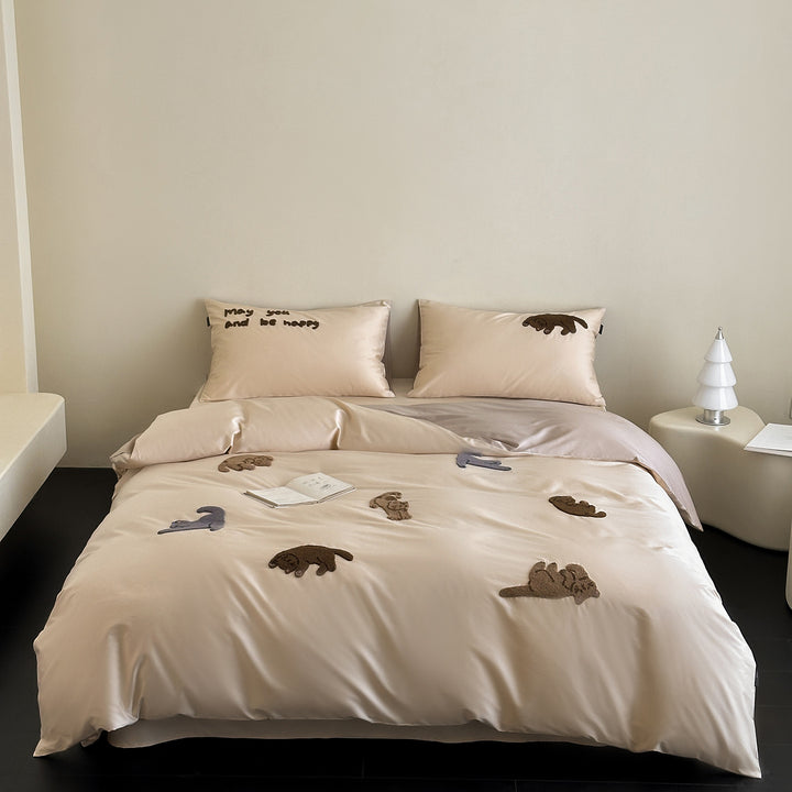 Luxurious satin-like bed linen set with appliquéd plush animal embellishments
