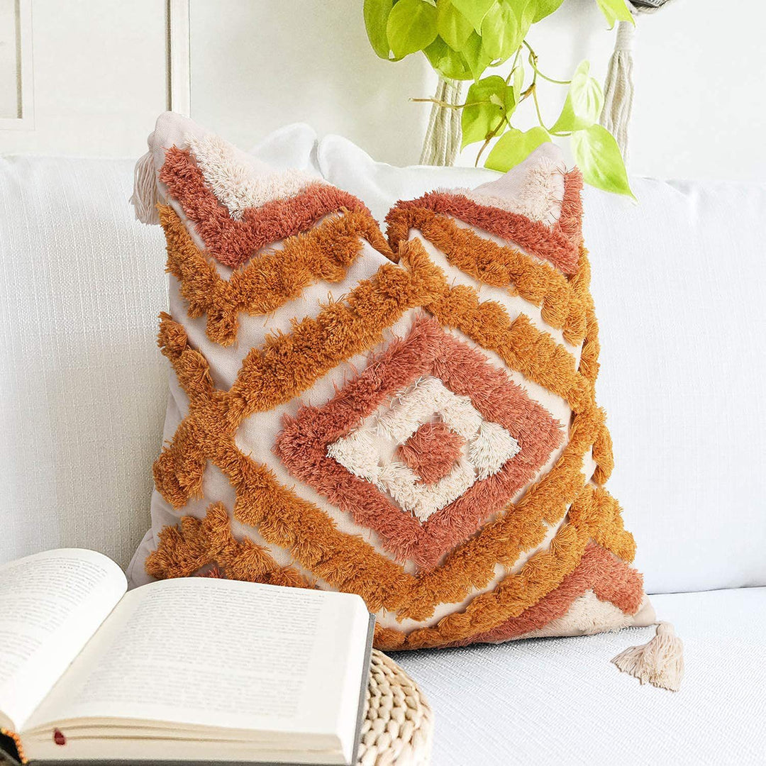 Square decorative cushion cover with hand-tufted diamond relief and decorative corner tassels Bowlift
