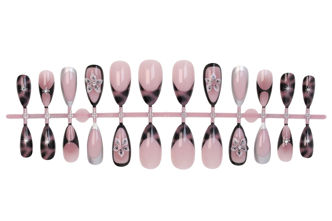Artificial nail set with elegant tips and trendy accents Bowlift