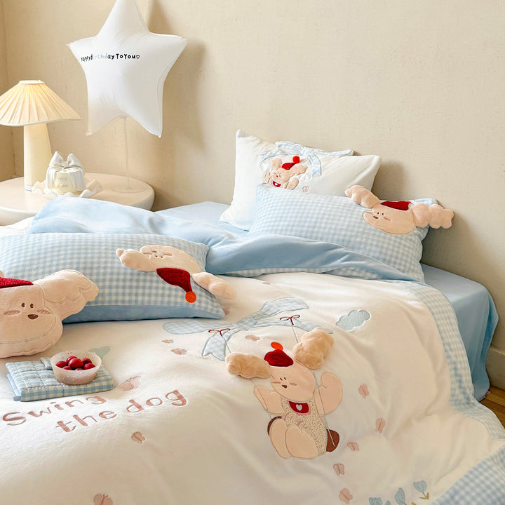 Children's bedding set with quilted blanket and plush applications
