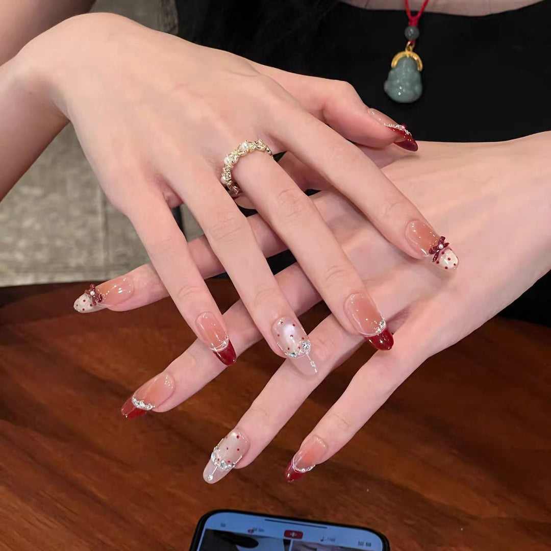 Artificial nails with elegant glitter accents Bowlift