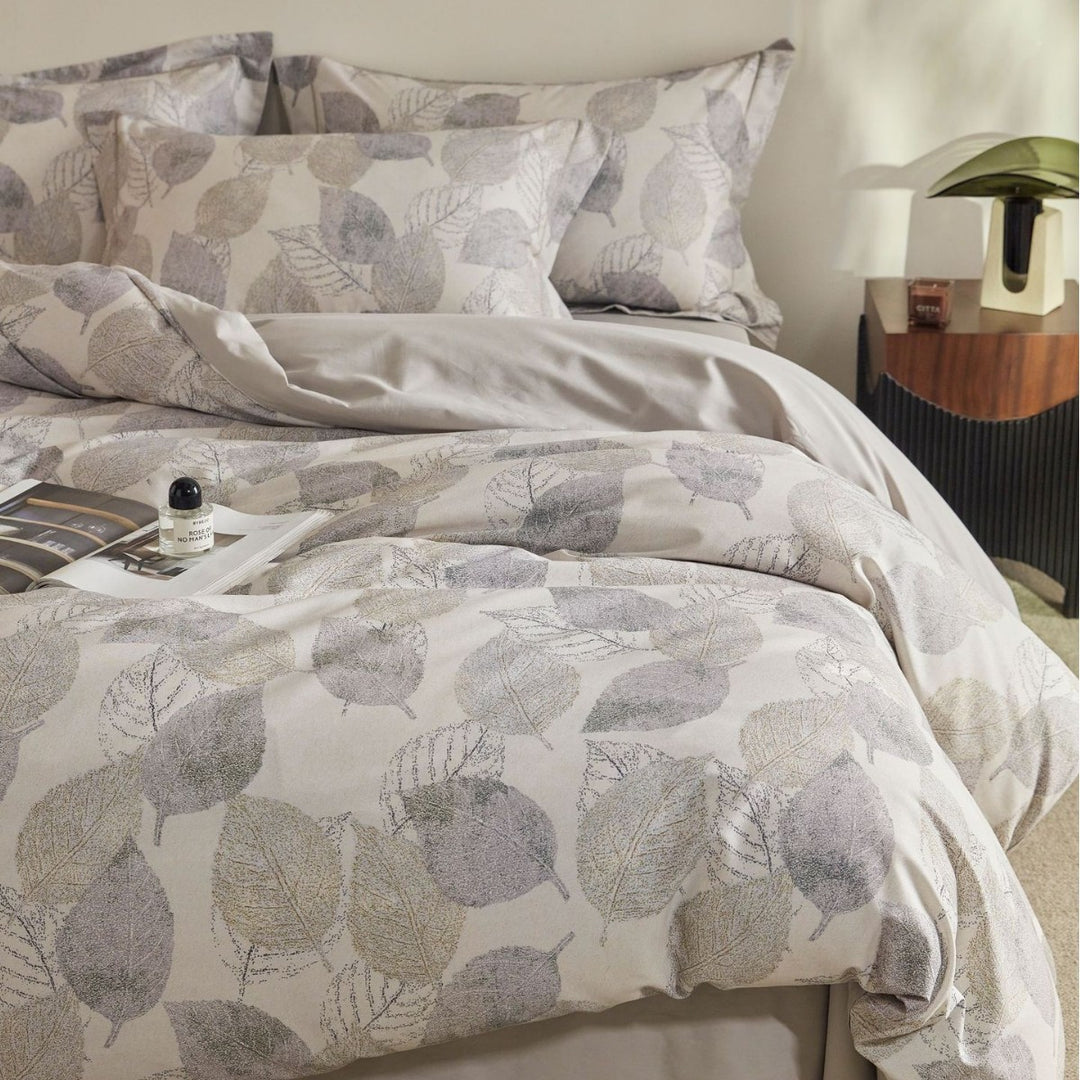 Luxurious cotton satin duvet cover set with watercolor flower pattern